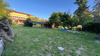 Prodej prostorného bytu 5+1 včetně zahrádky - 4