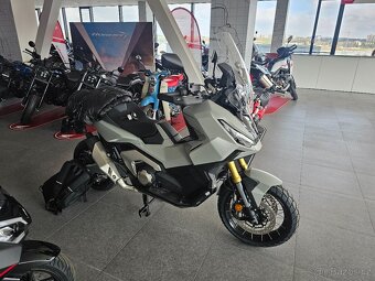 XADV 750 novy model 2025 - 4