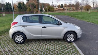 i20 1,3i 57kw, r.v. 12/2012, nová stk+em, moc hezké auto - 4