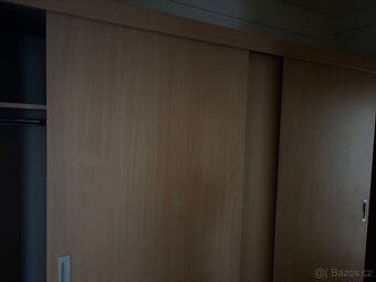 Výsuvná skříň na chodbě - 4