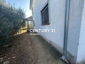 Samostatný rodinný dům k rekonstrukci, 230 m2 - Polača, Biog - 4