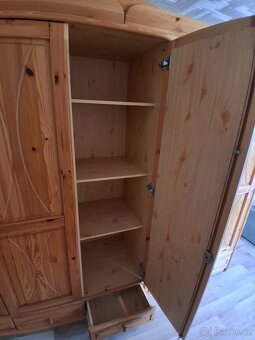 Šatni skřiň celomasiv - 4