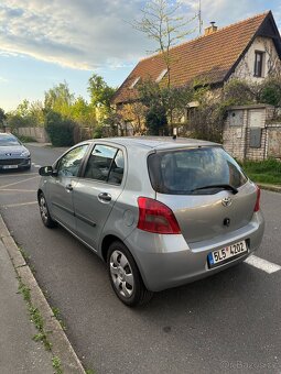 Toyota Yaris II 1.3 benzin - 4