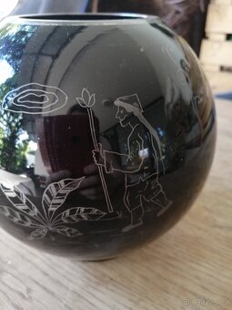 Černá kulatá váza - 4