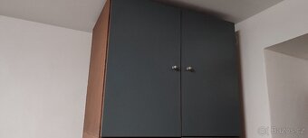 Dřevěná šatní skříň s nástavcem - 4