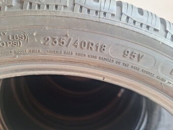 Prodám zimní pneu 235/40/18 Michelin a Pirelli - 4