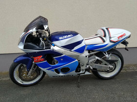 SUZUKI GSX-R 750 - 4