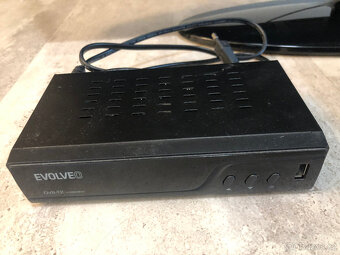 Televize Samsung LE32D400 LCD a set top box Evolveo Omega T2 - 4