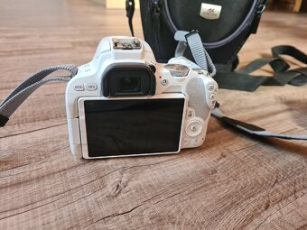 Zrcadlovka Canon 200D - 4