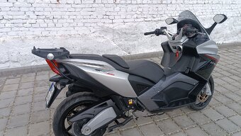 Aprilia SRV 850 ABS - 4