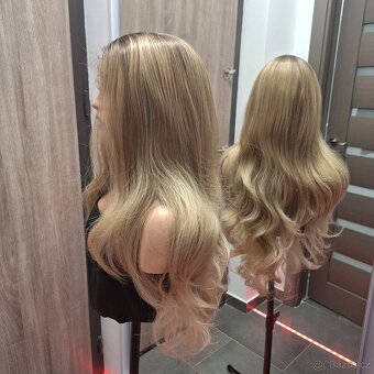Dlouhá vlnitá blond paruka s krajkou vpředu 106513 - 4