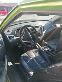 Hyundai Veloster - 4