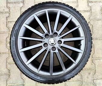 Alu kola originál Škoda Octavia III, RS 5x112 R18 Turini - 4