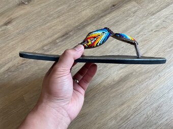 Pantofle žabky s ozdobnými barevnými korálky - 4