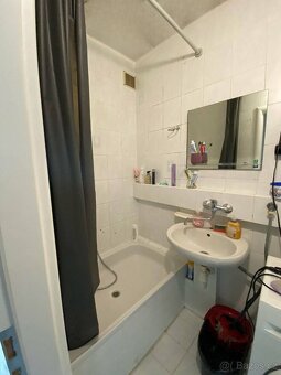 Pronájem — pokoj s trvalým pobytem pro pár na Hájích - 4