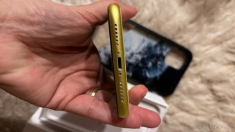 Prodám žlutý iPhone 11 64GB v super stavu - 4