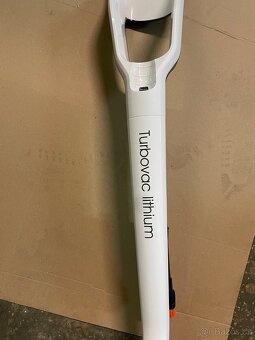 Tyčový bateriový vysavač - 4