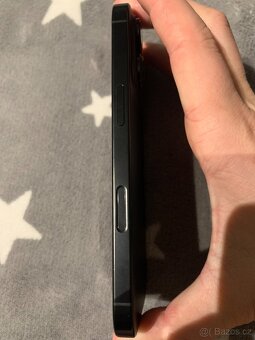 Apple iPhone 16 Pro Černý titan - 4