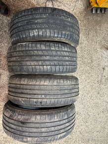 Téměř nové pneu 225/55 17” - 4