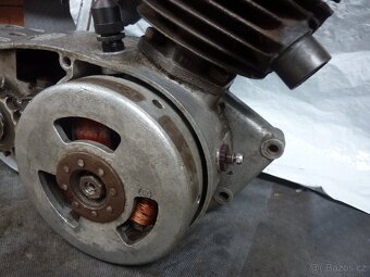 ČZ 125 B,T - motor - 4