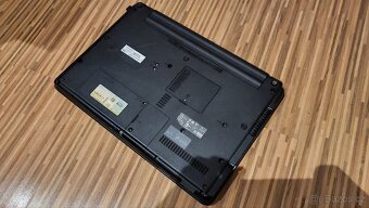 Compaq 615 na díly - 4