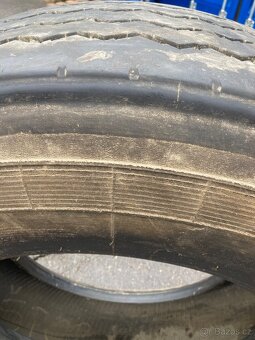 Pneu 315/80 R 22,5 - 4
