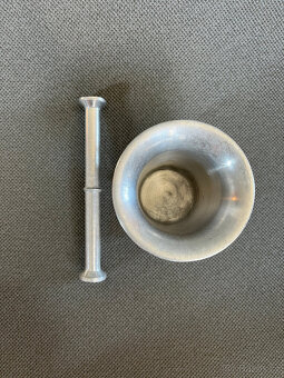 Starý hliníkový hmoždíř 7.5 cm s tloukem - 4