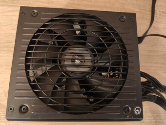 Modulární ATX zdroj CORSAIR RM750, 80 PLUS Gold, herní PC - 4