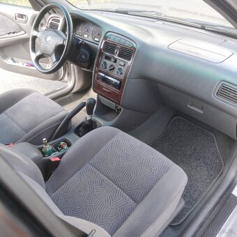prodám TOYOTA AVENSIS kombi, benzín, 1.6, 81 kW - 4