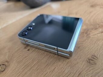 Samsung Galaxy Z Flip5 512GB výměna - 4