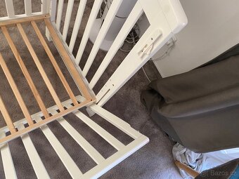 Bílá dřevěná postýlka - 4