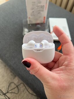 Nove v zaruce sluchatka JBL - 4