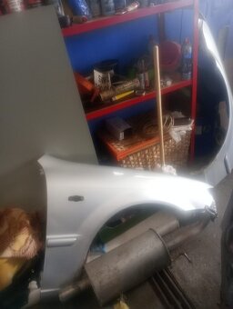 Mazda 323f na díly - 4