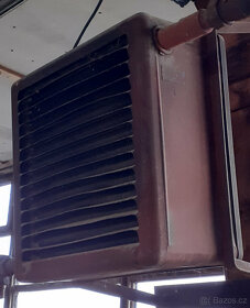 Teplovodní ohřívač vzduchu se žaluziemi a ventilátorem - 4