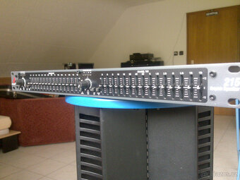 Equalizer DBX 215 - 4