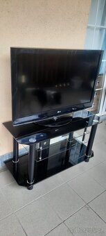 Prodám tv LG se stolkem - 4