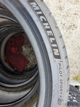 255 35 20" 97W.. Michelin - 4