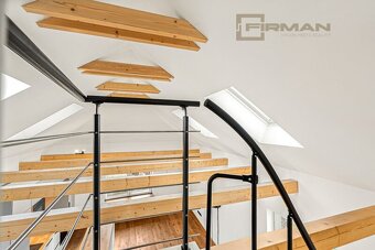 Prodej nadstandardního atypického bytu 3kk + podkrovní míst - 4
