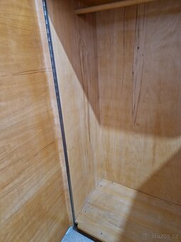 Dřevěná skříň ořech - 4