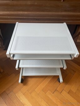 Pocitacovy stolek kovovy - 4