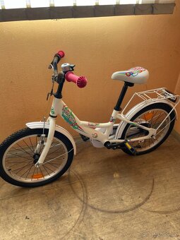 Dívčí kolo Leader Fox 18 - 4