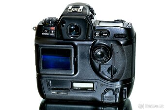 Nikon D1 - 4