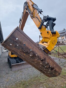 Naklápěcí hlavy pro bagry od 2 do 16 tun hydraulický upínač - 4