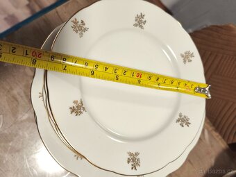 Sada starých porcelánových talířů. - 4