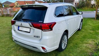 Hybridni Outlander 2.4PHEV 165Kw Matrix svetla EVdojezd 50km - 4
