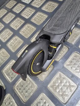 Ninebot KickScooter MAX G2 - Like New, Only 70 km Full Acce - 4