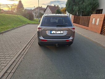 Mitsubishi Outlander 2.0i benzín 110kw 1.majitel - 4