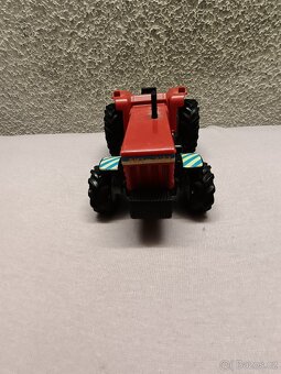 Retro hračkový traktor – pěkný stav - 4