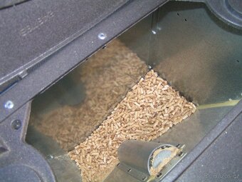 PELETOVÁ KAMNA EDILKAMIN IRIS UP - 4