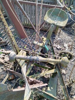 Prodej zemědělských strojů za koně - 4